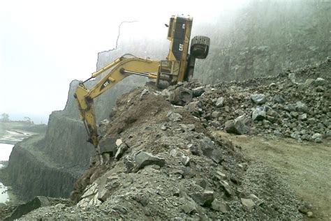 Preventing excavators from rolling over 